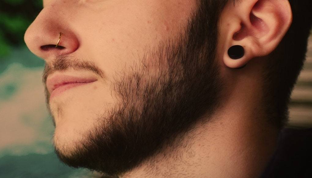Explorer les différents types de piercings d'oreilles